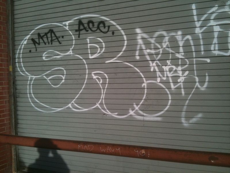GRAFFITI:  SR MTA ACC · DESA NBK
