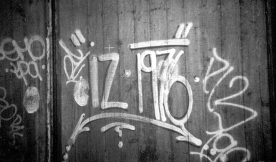 GRAFFITI:  IZ 1976 · OE · P13
