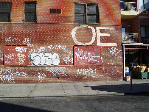 GRAFFITI:  OE · SEZE · AERO