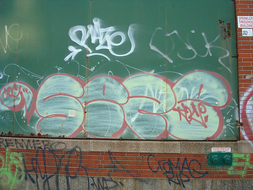 GRAFFITI:  SEZE KOC · RAZE