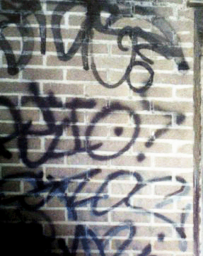 GRAFFITI:  FRITZ · CASIO · ESROC