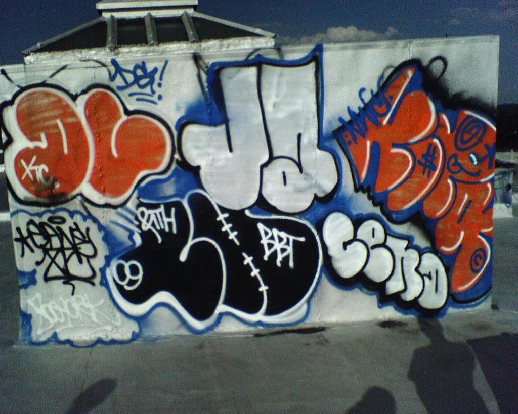 GRAFFITI:  DG XTC · JA · CH RTH BBT · CEND · SANE XTC