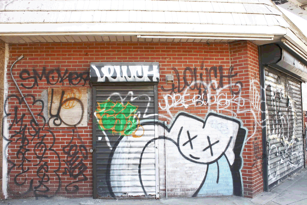 GRAFFITI:  MUTZ · LEWCH AA · SMOKER · MARTY