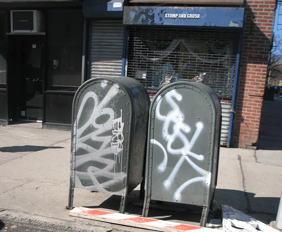 STREET GRAFFITI:  DEAN4 · SESK
