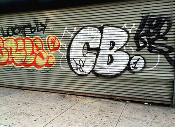 STREET GRAFFITI:  LEO DIS · BLY