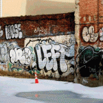 STREET GRAFFITI: DRO · LEFT · CHE WTO · LOOSER R2B